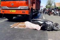 Diduga Gagal Menyalip, Emak-emak Tewas Terlindas Truk di Jalur Pantura Situbondo