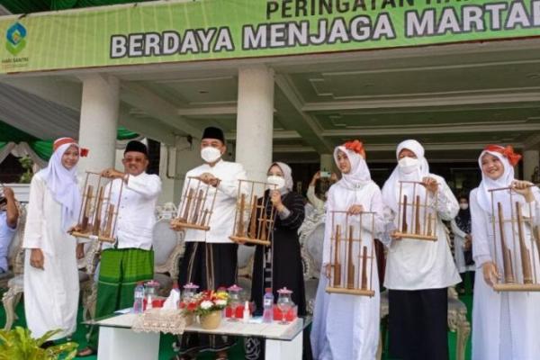Peringati Hari Santri Nasional, Ratusan Santri dari Berbagai Pondok Penuhi Taman Surya Surabaya