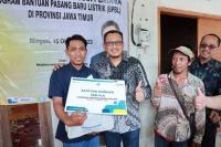 PLN Peduli, Ratusan Warga Miskin di Malang Dihadiahi Pasang Baru Listrik 
