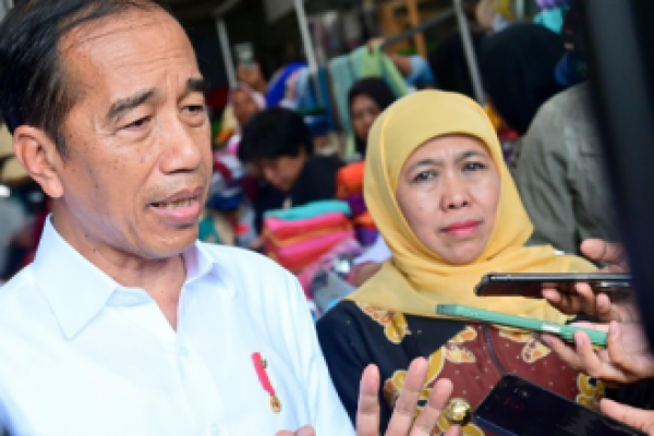 Presiden Joko Widodo dan Khofifah Indar Parawansa (foto:Antara) 