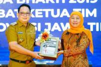 Pj Gubernur Jawa Timur Adhy Karyono secara resmi menjalankan fungsinya setelah melakukan sertijab dengan Khofifah Indar Parawansa Gubernur Jatim periode 2019 - 2024 ( Foto : Biro Adpim Pemprov Jatim )