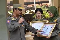 Walikota Surabaya dan Satpol PP Kompak, Raih Penghargaan Dari Mendagri