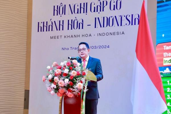 Penjabat (Pj) Gubernur Jawa Timur Adhy Karyono melakukan presentasi khusus di konferensi 