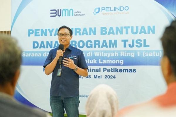 Sekper PT Pelindo Peti Kemas Widyaswendra menyampaikan bahwa selama 10 tahun beroperasi Terminal Teluk Lamong  telah tumbuh dan bersinergi dengan warga sekitar ( Foto : Istimewa ) 