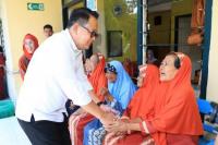 Pj. Gubernur Jatim Sapa Hangat Para Lansia Di Pelayanan Sosial Tresna Werdha  Tulungagung