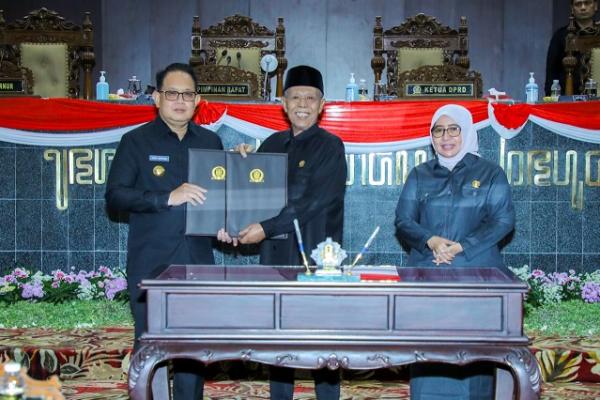 Tok ! Raperda Pertanggungjawaban Pelaksanaan APBD Jatim TA. 2023 Disetujui DPRD 
