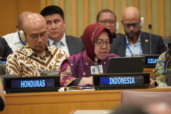 Menteri Sosial Republik Indonesia Tri Rismaharini, menyampaikan pidato penting di Forum Politik Tingkat Tinggi (High Level Political Forum) yang dilaksanakan oleh Kelompok Tugas Global Pemerintah Daerah dan Regional (UCLG) di New York, Kamis (11/7/2024). Dalam pidatonya, Menteri Sosial menekankan pentingnya data akurat dan pengunaan teknologi dalam program pengentasan kemiskinan serta berbagai inisiatif yang telah diambil oleh Pemerintah Indonesia, melalui Kementerian Sosial.