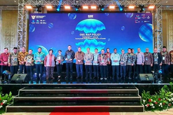Provinsi Jawa Timur berhasil mendapatkan penghargaan One Map Policy Better Governance Tahun 2024 dalam Penyelesaian Ketidaksesuaian Pemanfaatan Ruang untuk Pemerintah Daerah Tahun 2024 dari Kementerian Koordinator Bidang Perekonomian Republik Indonesia.