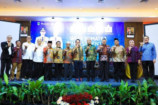Pj. Gubernur Jatim Adhy Karyono menyambut baik inisiasi kegiatan West Sumatera Investment Forum 2024 yang diselenggarakan Pemprov Sumatra Barat di Hotel Mercure Grand Mirama Surabaya, Rabu (17/7).
