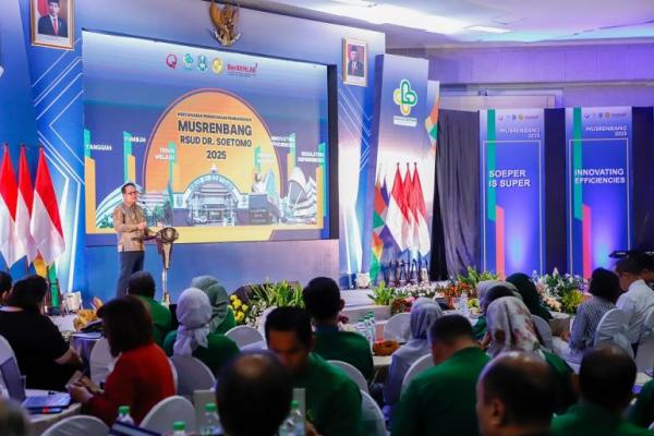  Penjabat Gubernur Jawa Timur Adhy Karyono membuka Musyawarah Perencanaan Pembangunan (Musrenbang) Rumah Sakit Umum Daerah (RSUD) Dr. Soetomo Tahun 2025 di RSUD Dr. Soetomo Surabaya, Selasa (16/7).