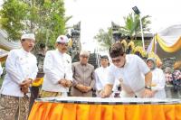 Pj Gubernur Jatim Sampaikan Pesan Moral  Di Upacara Karya Tawur Agung Labuh Gentuh 