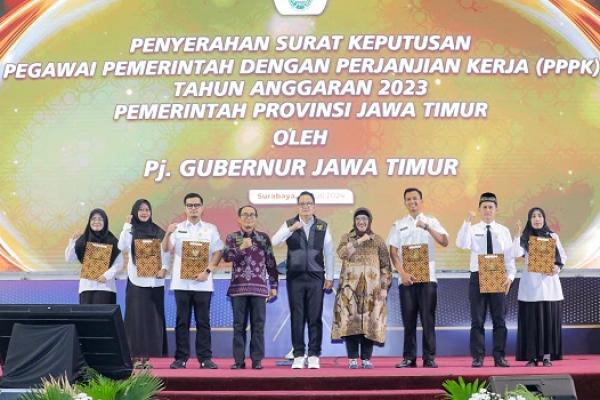 Serahkan SK Pengangkatan PPPK Pemprov Jatim, Adhy Karyono Sampaikan Pesan Khusus  