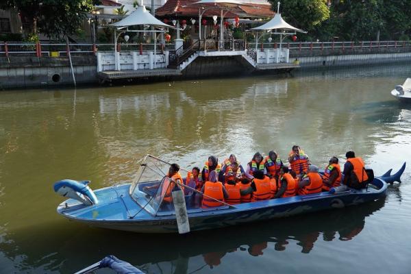  Terminal Peti Kemas Manjakan Anak -Anak Surabaya Berwisata Di Hari Anak Nasional