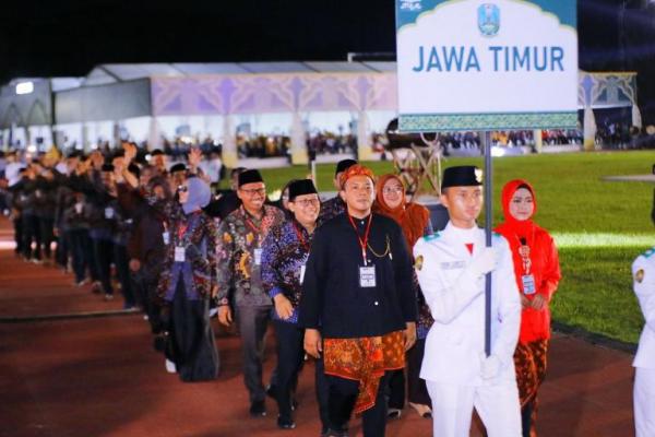 Penjabat (Pj.) Gubernur Jawa Timur Adhy Karyono menghadiri pembukaan Musabaqah Tilawatil Qur`an (MTQ) tingkat nasional ke XXX tahun 2024 yang dibuka Presiden Joko Widodo di GOR Kadrie Oening Sempaja Kota Samarinda Provinsi Kalimantan Timur, Minggu (8/9) malam.