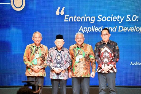 Penjabat (Pj) Gubernur Jawa Timur Adhy Karyono mendampingi Wakil Presiden RI Prof Dr (HC) KH Ma`ruf Amin membuka acara International Conference on Applied Sciences, Education and Techonology (iConASET) 2024 di Auditorium Universitas Nahdlatul Ulama (NU) Kampus B Surabaya, Rabu (11/9).