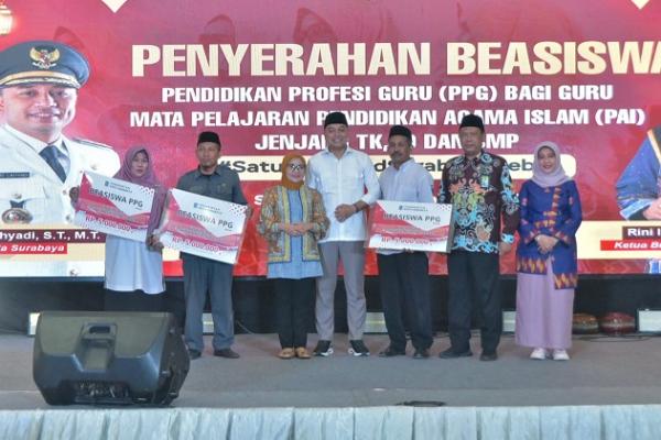 Ratusan PPG PAI TK-SMP Terima Beasiswa Dari Pemkot Surabaya