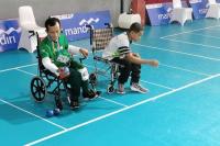 Atlet Boccia Jawa Timur, Sumardi (kiri), akhirnya mampu menyumbang medali perunggu di ajang Pekan Paralimpiade NasionalXVII/2024 di Solo, Jawa Tengah, setelah mengalahkan atlet Boccia dari Papua Barat. Jawa Timurmasih menempati posisi 8 klasemen dengan perolehan 12 medali emas, 10 perak dan 5 perunggu. (Foto.Istimewa)