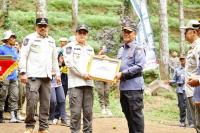 Jambore Satlinmas, Pj Gubernur Jatim : Wujudkan Suasana Aman dan Kondusif di Pilkada Serentak 2024 !