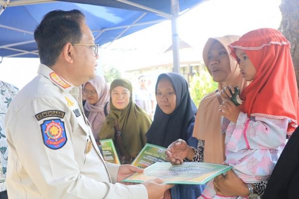 Pj. Gubernur Jatim Salurkan Bantuan Sosial Bagi PPKS Wilayah Kota Malang