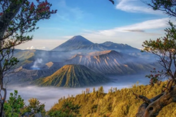 Gunung Bromo memiliki keindahan yang sensasional. 