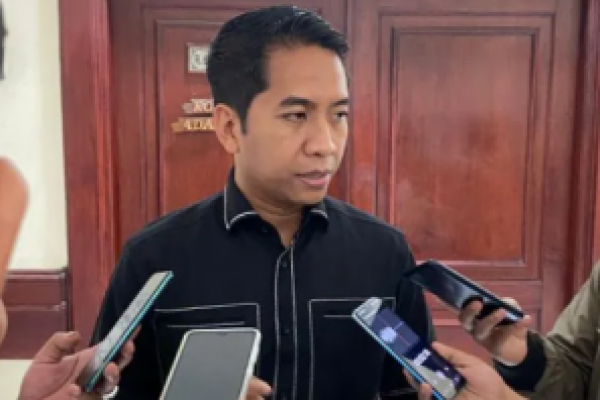 Ketua Komisi C DPRD Surabaya Eri Irawan 