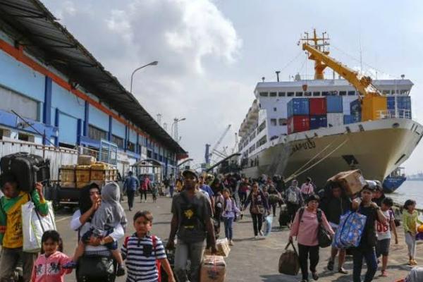 Arus Penumpang di Tanjung Perak Melonjak Jelang Tahun Baru