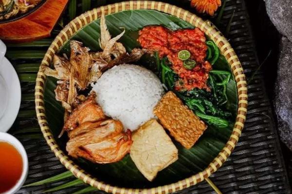 Mengenal Sego Tempong, Nasi Pedas Khas Banyuwangi