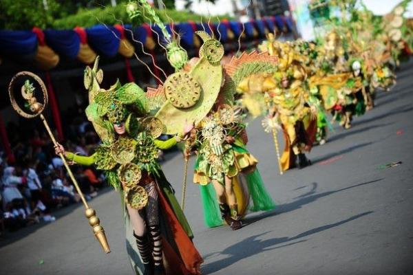 Karnaval busana Jember Fashion Carnaval. 